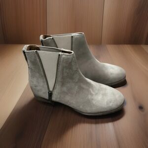 Frye Carly Chelsea Boots Womens 8.5 AshGray Suede Double Zip Booties